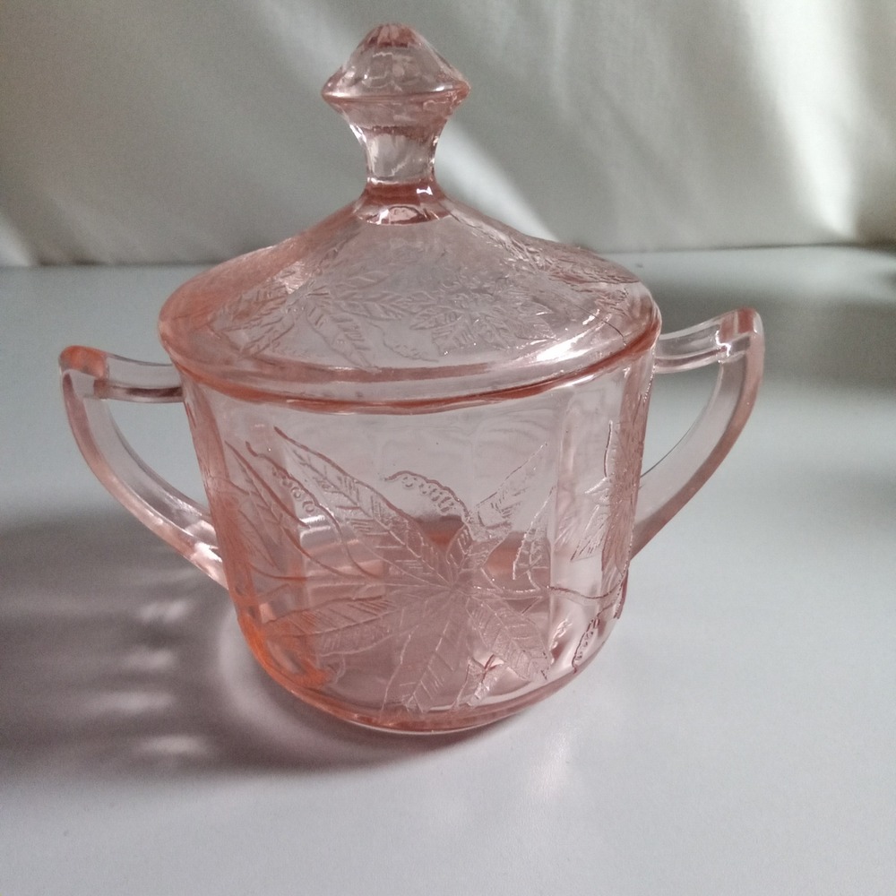Jeannette Glass Pink Depression Glass Poinsettia Lidded Sugar Bowl Vintage 1930s